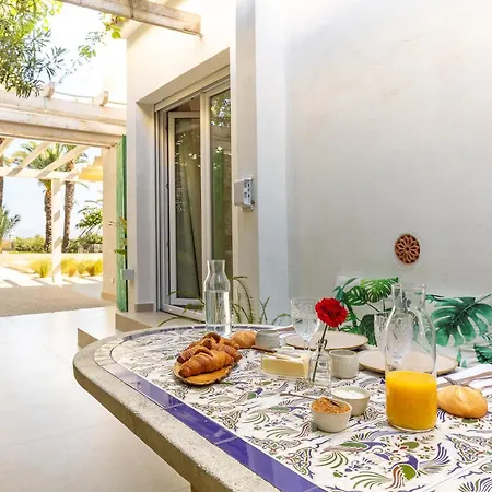 El Patio De Marinas - De Luxe